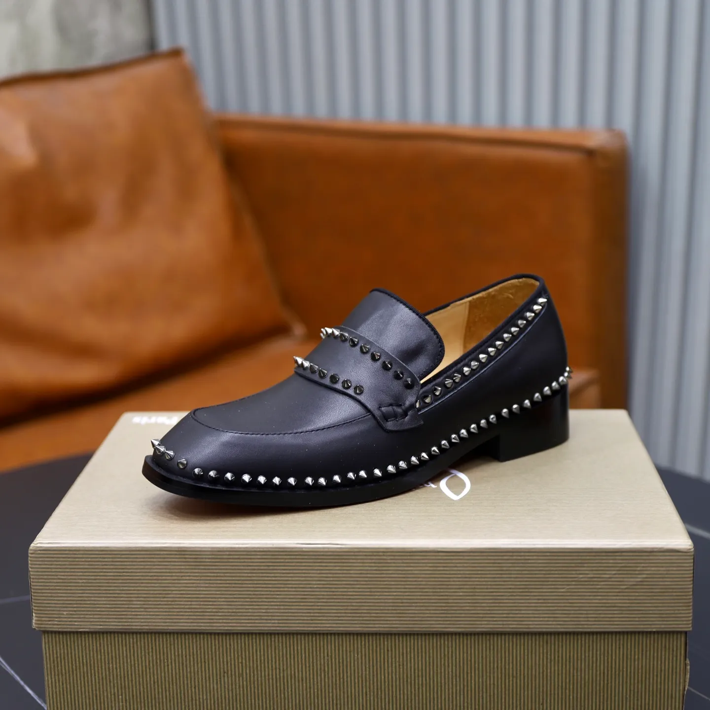 Ex-factory price: 720💰Christia*.Loubouti*🆑High-end men’s business formal leather shoes｜Classic red sole shoes｜Original imported first-layer cowhide｜Water-dyed cowhide lining｜Italian imported red rubber outsole｜High-end luxury｜Perfect interpretation of fashion, sunshine, style, suitable for various occasions Size: 38-44 (customized for 45, 46, 47)